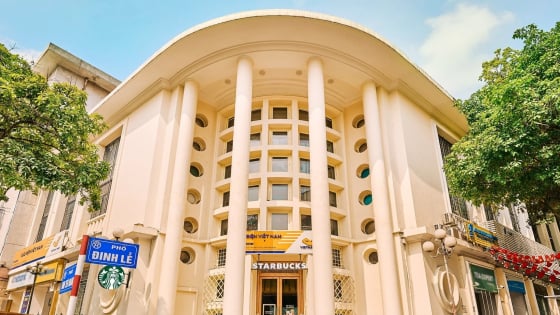 Starbucks Bưu Điện Hà Nội giữa phố cổ, sở hữu 2 mặt tiền view Hồ Gươm