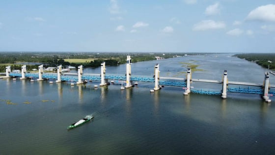 Đề xuất làm 8 cống âu thuyền, biến sông Tiền và sông Hậu thành 'hồ nước ngọt' khổng lồ tại miền Tây