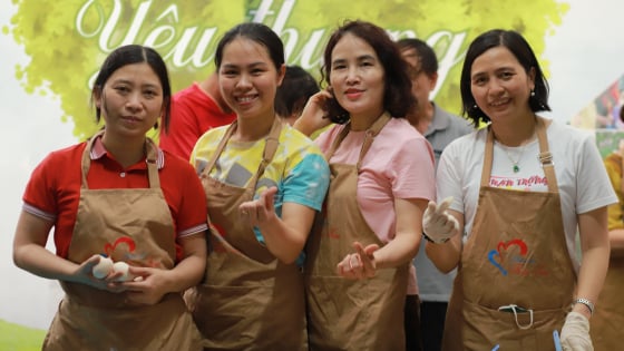 Từ bục giảng đến bếp cơm thiện nguyện: Bài học về lòng nhân ái từ thầy cô Trường Tiểu học Lê Quý Đôn 