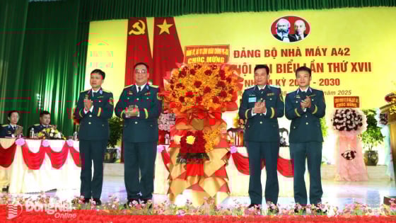 Trung tướng Trần Ngọc Quyến chỉ đạo Đại hội đại biểu Đảng bộ Nhà máy A42 nhiệm kỳ 2025-2030
