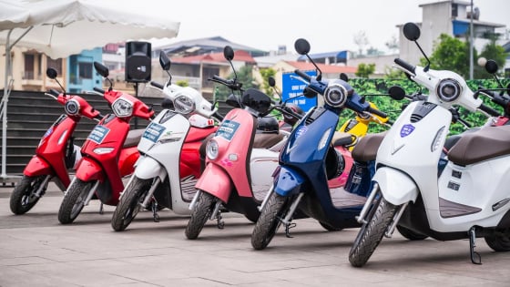 Xe máy xăng sắp bị hạn chế, người dùng tranh thủ chuyển sang xe điện