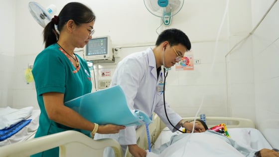 Cứu sống bệnh nhân 66 tuổi hẹp khít van động mạch chủ