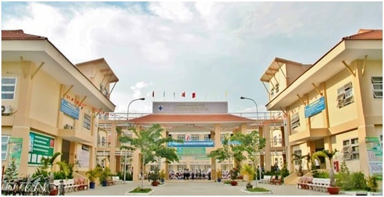 Nữ sinh lớp 7 ở TP.HCM bị đa chấn thương sau cú ngã từ tầng 1 tại trường học