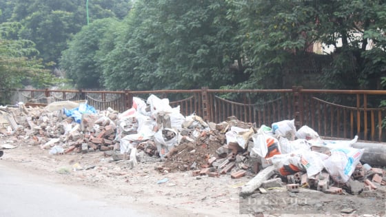 Từ năm 2025, doanh nghiệp có hành vi đổ chất thải xây dựng không đúng nơi quy định sẽ bị xử phạt mức nào?