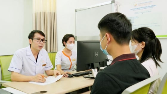 Hiếm muộn vì quai bị, người cha 8X bất ngờ đón cặp song sinh