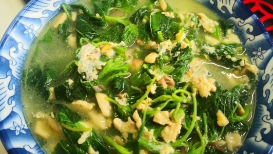 Loại rau 'nhân sâm đất' trước bị coi như cỏ dại nay được nhiều người ưu ái, giàu canxi, bổ khí, sáng mắt