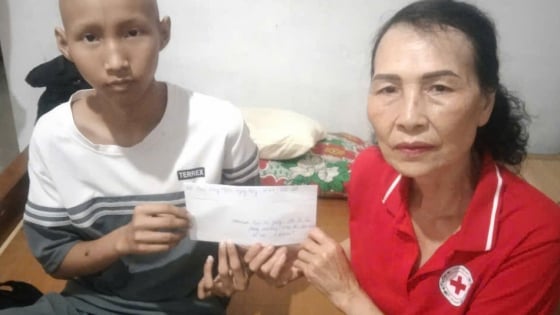 Bạn đọc Báo Dân Việt tiếp thêm hy vọng cho ông bố nghèo cứu con trai bị ung thư