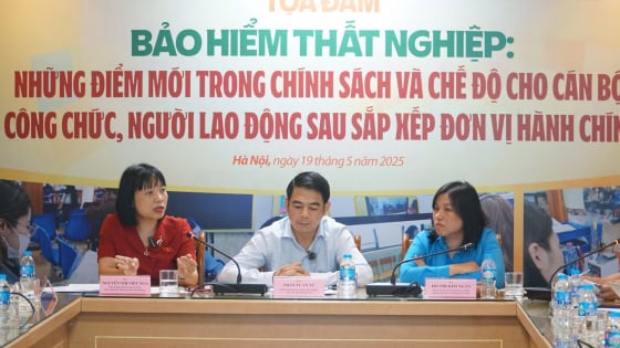 Trợ cấp thất nghiệp thấp, công nhân, lao động phải đi chạy xe ôm mới đủ sống