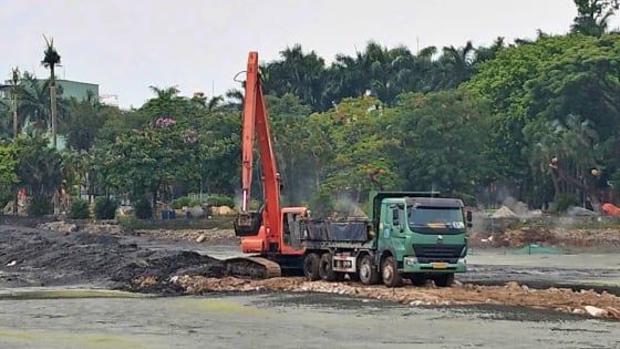 Tận dụng 'thời điểm vàng' nạo vét hồ tại lá phổi xanh ở Đà Nẵng