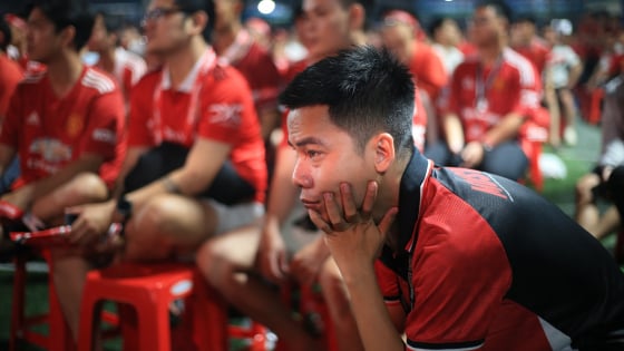 Fan MU tức trào nước mắt khi Quỷ đỏ thua Tottenham ở chung kết Europa League
