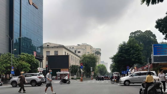 Sáng nay bầu trời TP.HCM mờ đục, không khí mát mẻ do đâu?