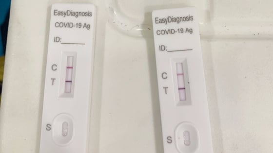 Nghi ngờ mắc Covid-19, người dân có cần test nhanh không?