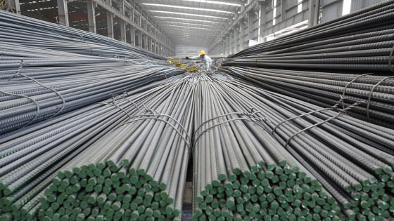 Nhiều doanh nghiệp trong nước tiếp tục tăng giá thép sau vụ cháy lò cao Hoà Phát