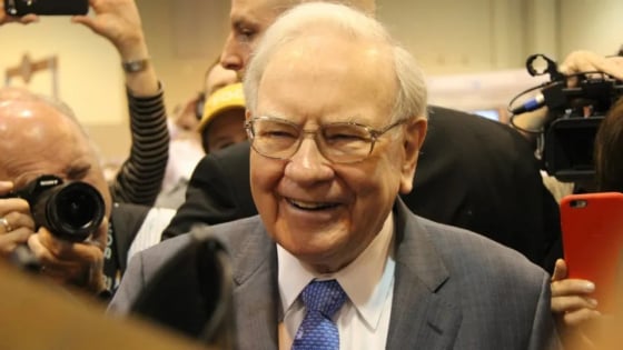 Tỷ phú đầu tư Warren Buffett và 3 triết lý vượt thời gian  