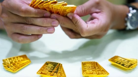 Giá vàng hôm nay 24/5 'quay xe' tăng giá do động thái mới của ông Trump
