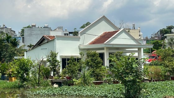 Hàng chục hộ dân ở TP Thủ Đức sống trong cảnh 'trời nắng cũng ngập'

