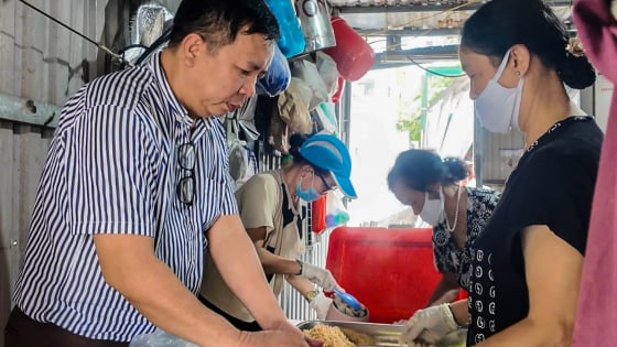 Đong đầy yêu thương trong những suất xôi sáng tại Phiên Chợ Trái Tim