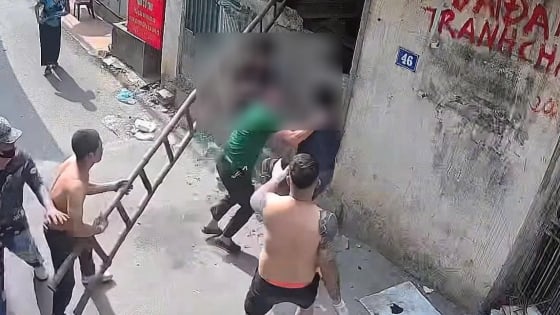 Xác minh vụ nhóm người ném đá, hành hung một cặp vợ chồng tại nhà ở Hà Nội