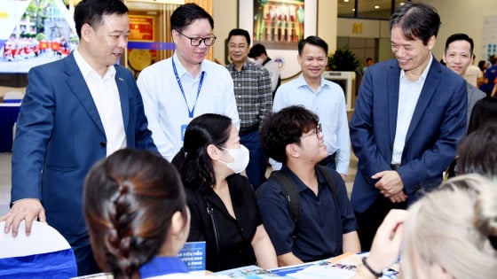 Thí sinh lo lắng mùa xét tuyển đặc biệt năm nay, Đại học Kinh tế Quốc dân đưa ra lời khuyên 