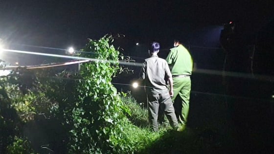 Phát hiện thi thể người đàn ông đang phân hủy tại bãi đất trống