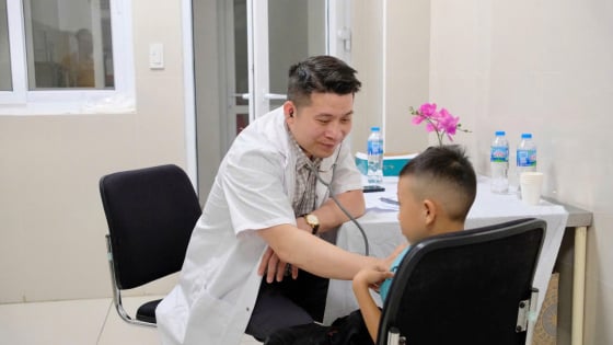 Chuyện những bác sĩ đồng hành cùng chương trình thiện nguyện “Trái tim cho em”