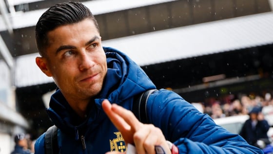 Ronaldo ám chỉ chia tay Al Nassr và động thái bất ngờ từ... Hà Nội FC