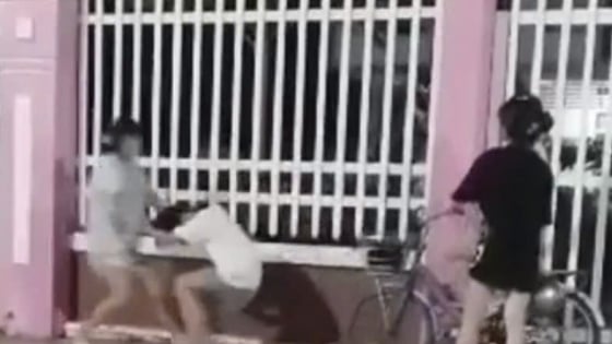 Xôn xao 2 clip nữ sinh đánh bạn ở An Giang
