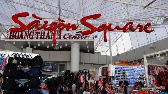Saigon Square gắn đàm nội bộ báo động tiểu thương đóng cửa ngay khi Quản lý thị trường xuất hiện: Đại gia nào sở hữu?