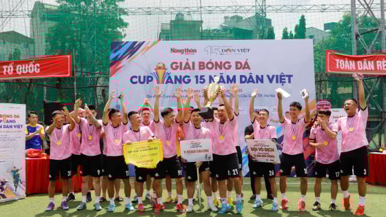 Bế mạc giải bóng đá Cup Vàng 15 năm Dân Việt: Khép lại một mùa giải đầy cảm xúc