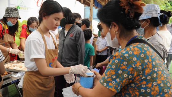 Báo Dân Việt và hành trình 101 tuần lan tỏa yêu thương qua 'Phiên Chợ Trái Tim'