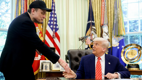 Elon Musk mắt thâm tím xuất hiện trong họp báo tại Nhà Trắng chia tay DOGE