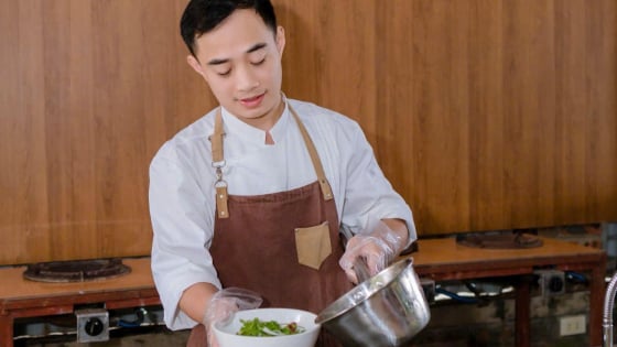 Đầu bếp Đông Chuil và câu chuyện truyền cảm hứng triệu view trên TikTok