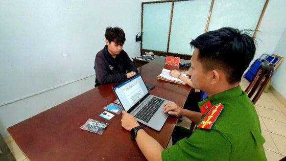 Công an Đắk Lắk bắt nam sinh viên Đà Nẵng làm giả cà vẹt, lừa bán ô tô cũ