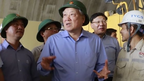 Phó Thủ tướng Nguyễn Hòa Bình: 'Thi công 3 ca 4 kíp, vượt nắng thắng mưa nhưng không được đánh đổi chất lượng'