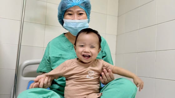 Cháu bé 15 tháng tuổi hồi sinh nhờ ghép gan tại Bệnh viện Trung ương Huế 