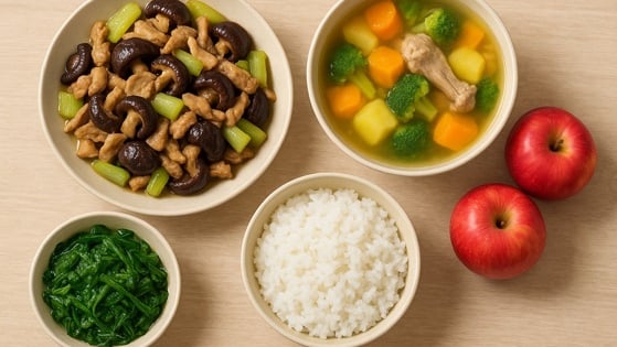 Bữa cơm tối 120 nghìn: Thịt lợn xào nấm đông cô, canh củ cải hầm xương