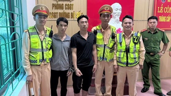 TIN NÓNG 24 GIỜ QUA: Bắt 2 phạm nhân trốn khỏi trại giam khi đang lẩn trốn trong rừng keo; thanh niên “khỏa thân” đuổi theo cô gái ở Hà Nội