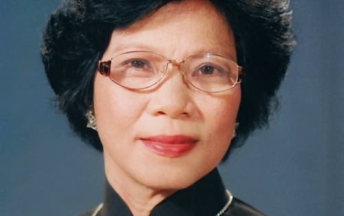 Nghệ sĩ Nhân dân mang hàm Phó Giáo sư, có tới 9 học trò là Nghệ sĩ Nhân dân, 30 học trò là Nghệ sĩ Ưu tú