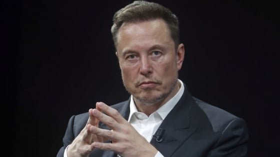 Ty phú Elon Musk hoảng loạn sau một bức ảnh từ Los Angeles