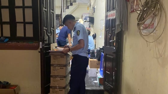 Hàng nghìn lọ mỹ phẩm nhập lậu được trà trộn vào hàng có hóa đơn