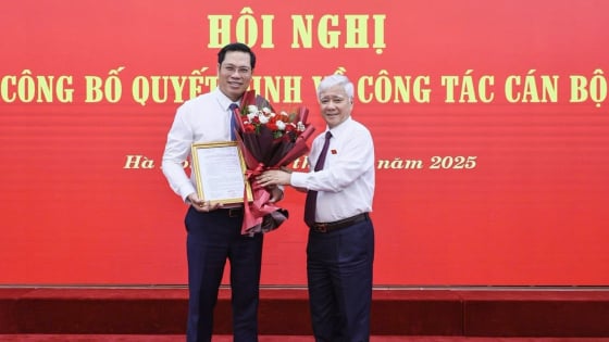 Bí thư Huyện ủy làm Thư ký Ủy viên Bộ Chính trị, Bí thư Trung ương Đảng, Chủ tịch Ủy ban Trung ương MTTQ Việt Nam