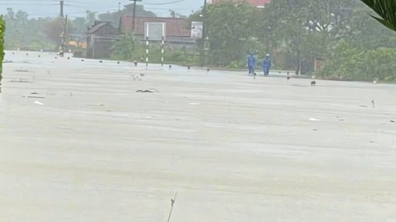 Mưa lớn do ảnh hưởng bão số 1, gần 13.000ha lúa ở Huế bị nhấn chìm, nhiều tuyến đường sạt lở 