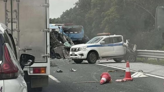 Hiện trường kinh hoàng vụ tai nạn liên hoàn trên cao tốc Hà Nội - Hải Phòng, ô tô tuần tra đường bị tông biến dạng