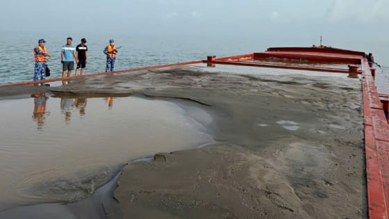 Cảnh sát biển tạm giữ phương tiện vận chuyển cát không rõ nguồn gốc trên vùng biển giáp ranh TP.HCM – Tiền Giang