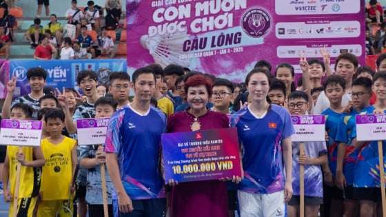 Vợ chồng Tiến Minh chung tay nuôi giấc mơ cầu lông cho thiếu nhi vùng xa
