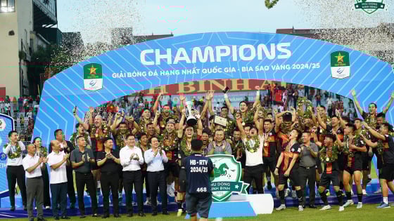 Tin chiều 15/6: “Đại gia' bóng đá Việt Nam nói không với HLV Kiatisak?