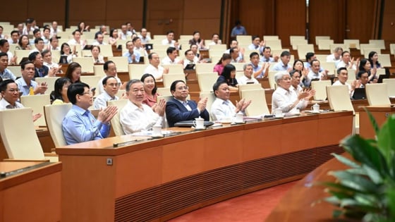 Chủ tịch nước và Chủ tịch Quốc hội ký ban hành các văn bản quan trọng để vận hành chính quyền địa phương 2 cấp