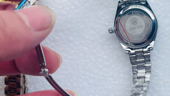 Thu giữ 450 chiếc đồng hồ giả nhãn hiệu Rolex tại cửa khẩu Trà Lĩnh