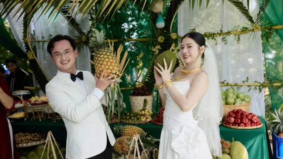 Dự đám cưới miền Tây, khách mời được 'mukbang' quầy trái cây 6 tạ