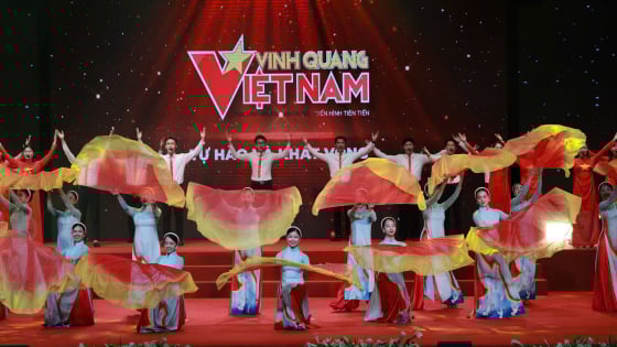'Vinh quang Việt Nam' đưa con người Việt Nam vươn tầm thời đại
